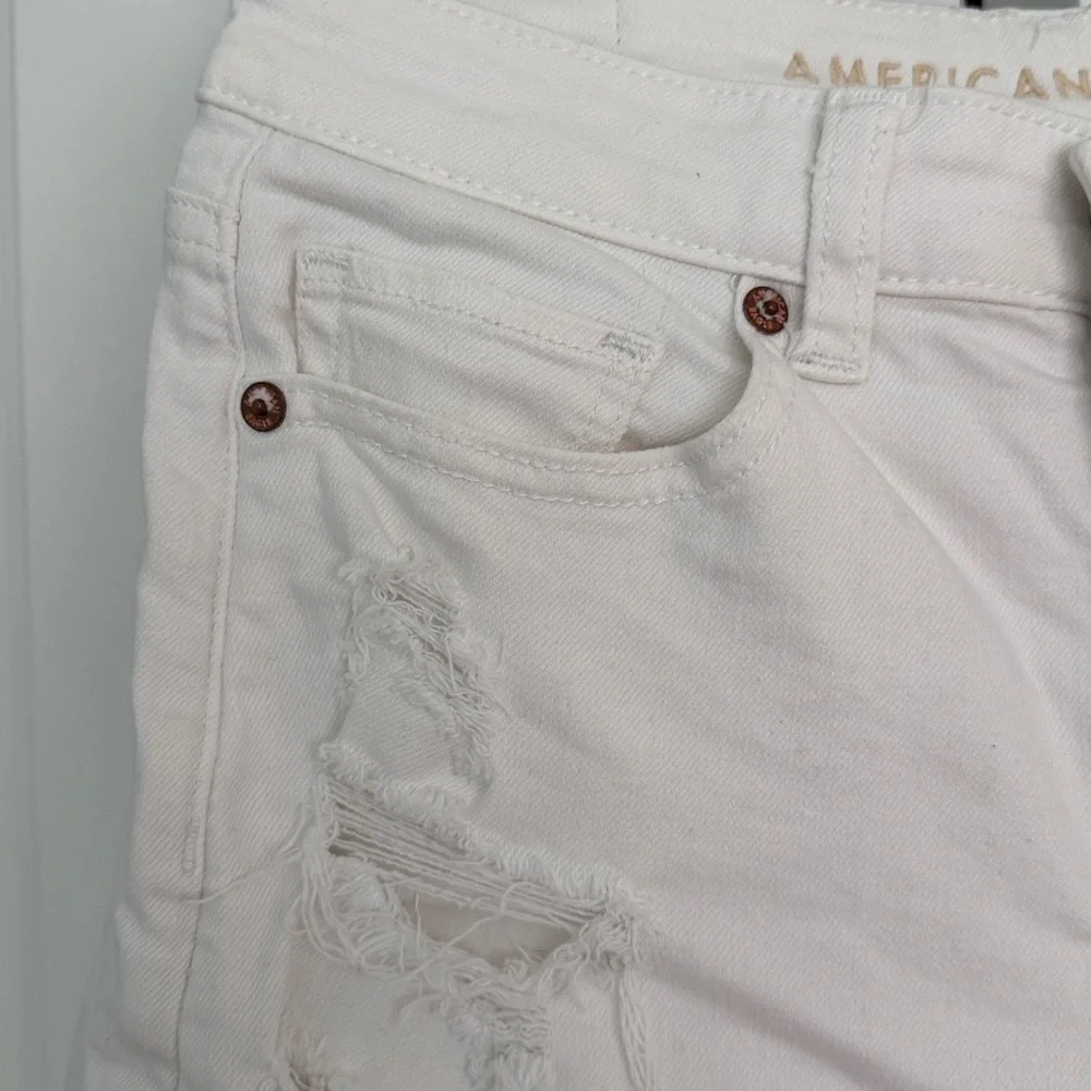 American Eagle White Distressed High Waisted Denim Shorts Size 2 Cut Off Boho
